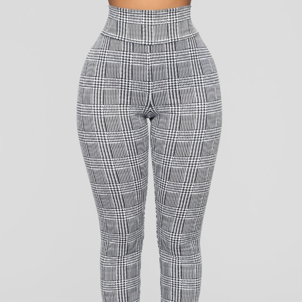 NWT Fashion Nova “What a Houndstooth” Legging